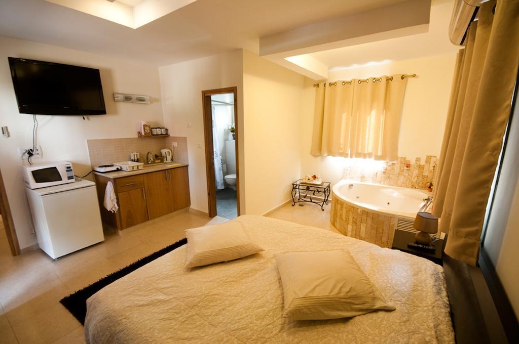 Elimelech Bapardes Villa She'ar Yashuv ภายนอก รูปภาพ