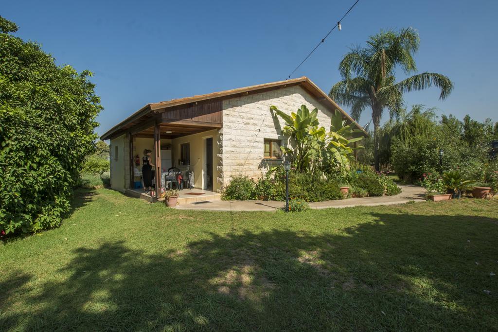 Elimelech Bapardes Villa She'ar Yashuv ภายนอก รูปภาพ